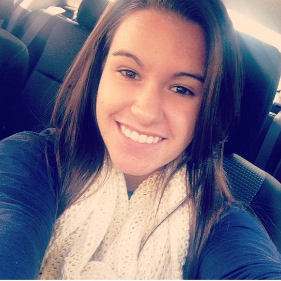 Meet your Posher, Alyssa - Picture 1 of 1